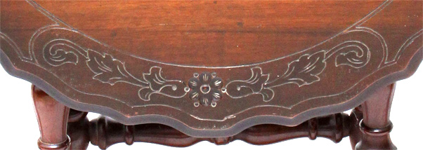 Carved pattern on the circumference of the scalloped gate leg table 